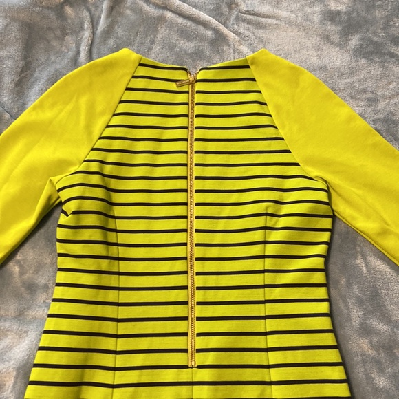 chartreuse Michael Kors dress with should zip feature - Picture 4 of 4